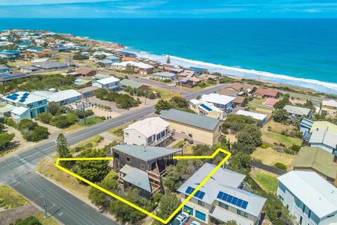 CHALET MOMA..Port Elliot ..for lovers of different