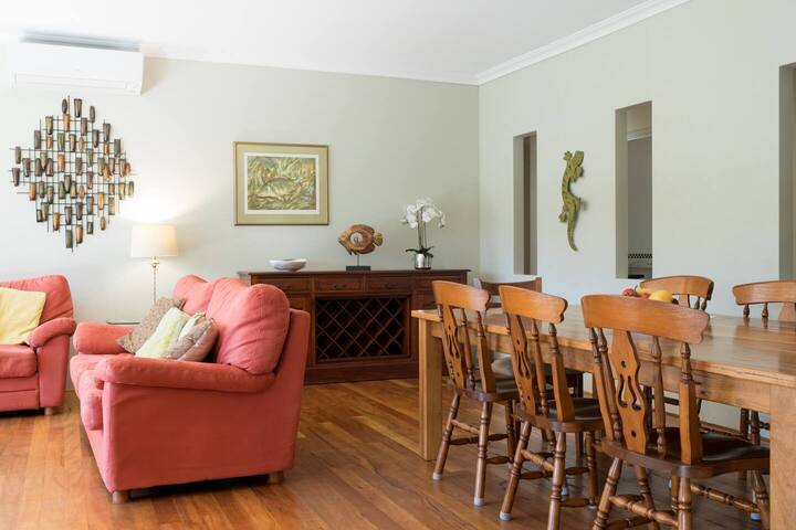 Vaila—Bushland Charm near Beaches & Top Wineries