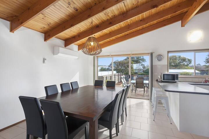 Holyhead On Whites Beach 11 gallery image 4