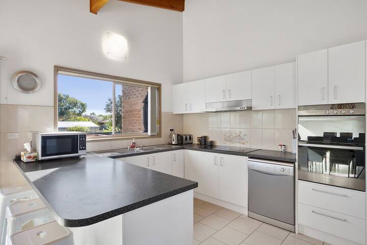 Holyhead On Whites Beach 11 gallery image 5