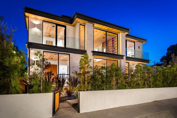 Chic Venice Beach House with Private Pool gallery image 3