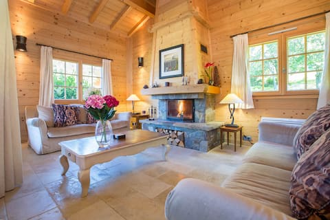 Popular Airbnb listing: Superbe 5 bedroom ski chalet 10 mins from Morzine in Saint Jean D'aulps