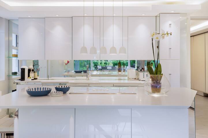 Garden 3 bed Hampstead -by Out of Office Lifestyle gallery image 2