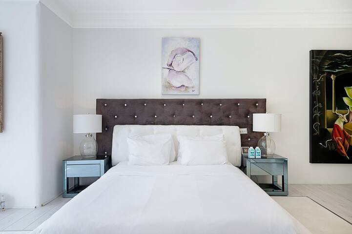 Garden 3 bed Hampstead -by Out of Office Lifestyle gallery image 4