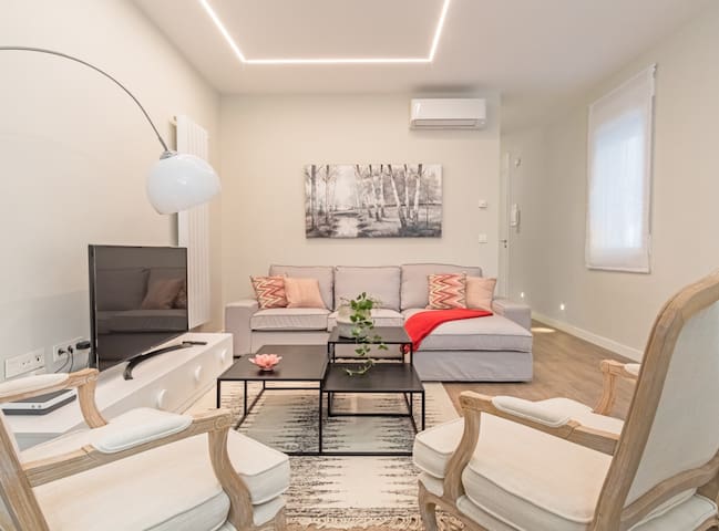 Stylish 3-Bedroom Apartment in Trendy Chueca