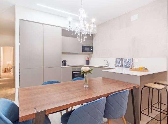 Stylish 3-Bedroom Apartment in Trendy Chueca gallery image 3