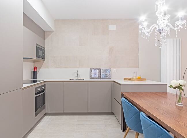 Stylish 3-Bedroom Apartment in Trendy Chueca gallery image 4