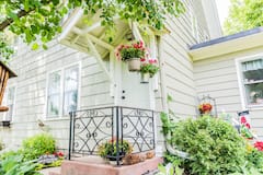 Upper+Level+Apartment+in+Historic+Home%7CDowntown+LG