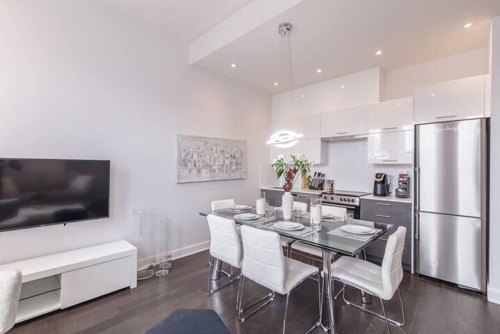 Chic Condo with Private Balcony gallery image 3