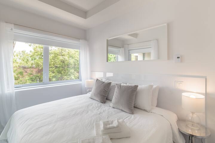 Condo with Private Balcony gallery image 5