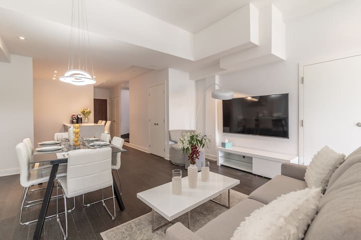 Stylish 3-Bedroom Condo with Hot Tub!