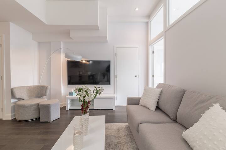 Stylish 3-Bedroom Condo with Hot Tub! gallery image 5