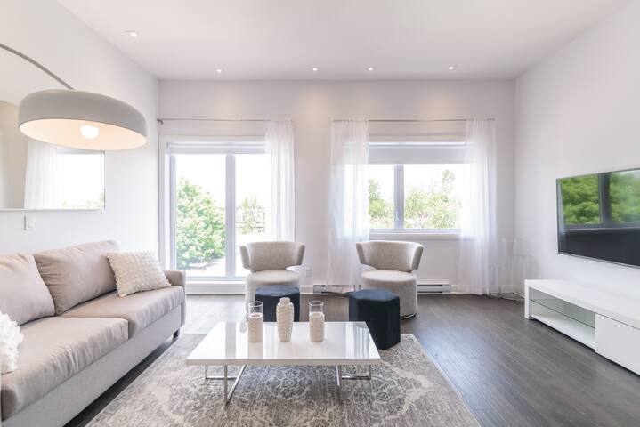 Stylish 4-Bedroom Condo with Hot Tub! gallery image 4