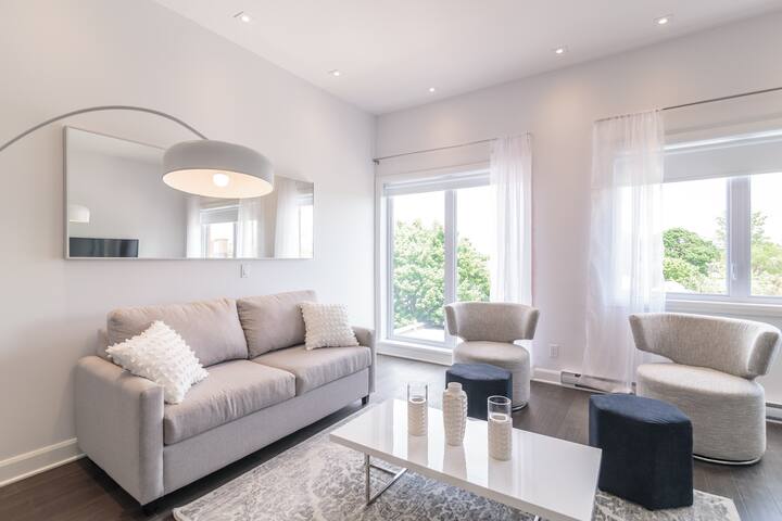 Stylish 4-Bedroom Condo with Hot Tub! gallery image 2