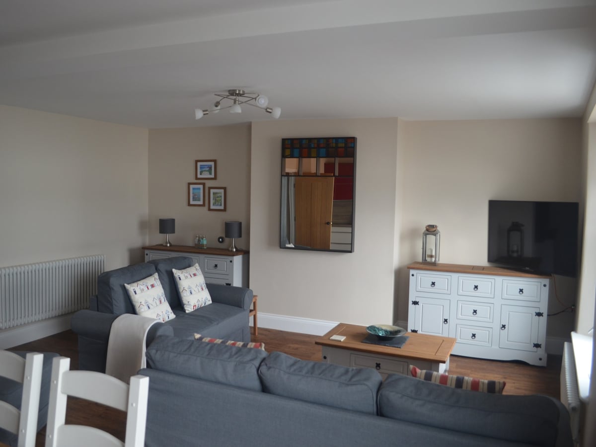 Top Airbnb: The Machine Room - 2nd Floor in Northam