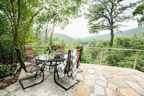 Montagne Vue | Mountain Home with Vast Views