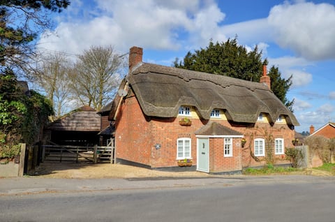 4 Bed in Wimborne (oc-wy373)