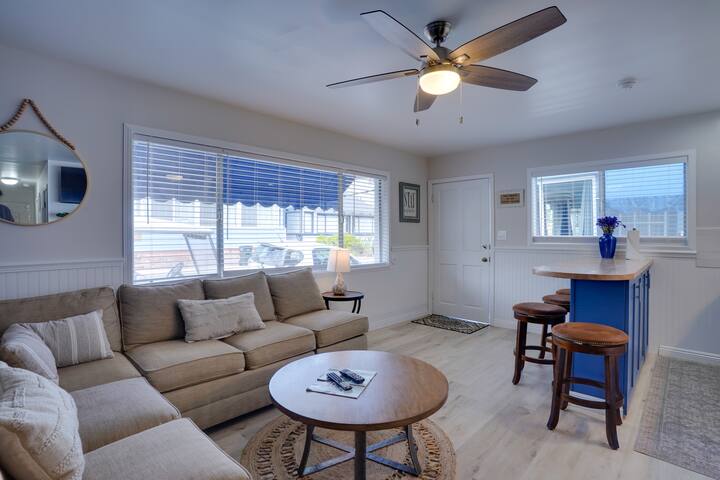 Catalina Island Duplex – Steps to Beach & Pier! gallery image 5