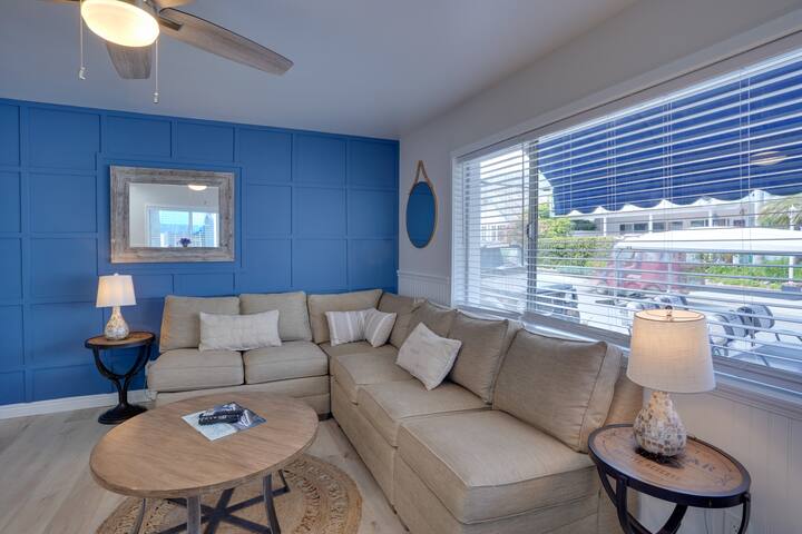 Catalina Island Duplex – Steps to Beach & Pier! gallery image 4