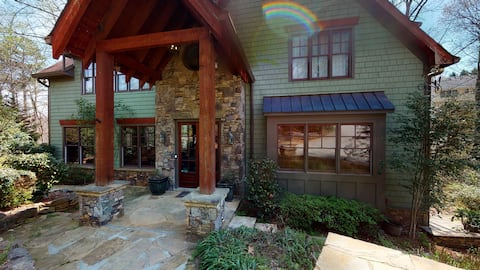 The Shoreland Home on Lake Lanier With Dock