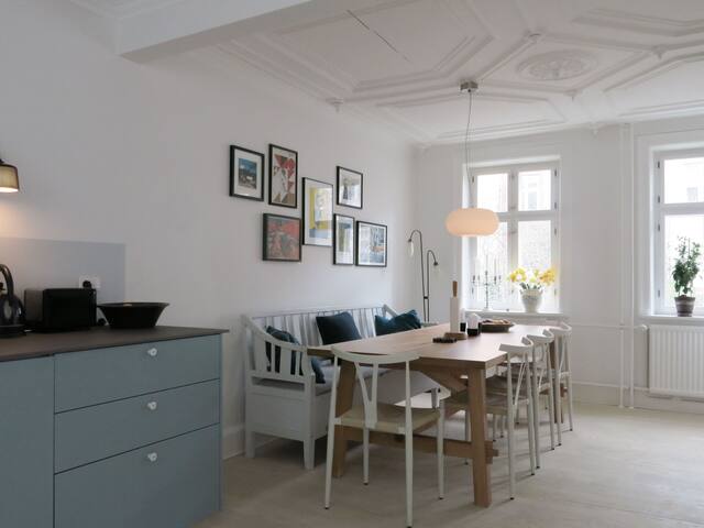 Østerbro – charming townhouse – close to lakes – v gallery image 2
