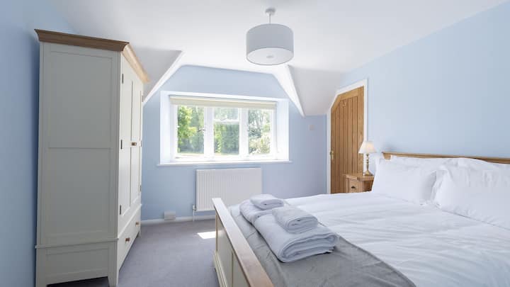 Dormitorio 2 con baño privado, South Winds, Bolthole Retreats