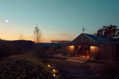 A Romantic Orchard Escape in The Blue Mountains