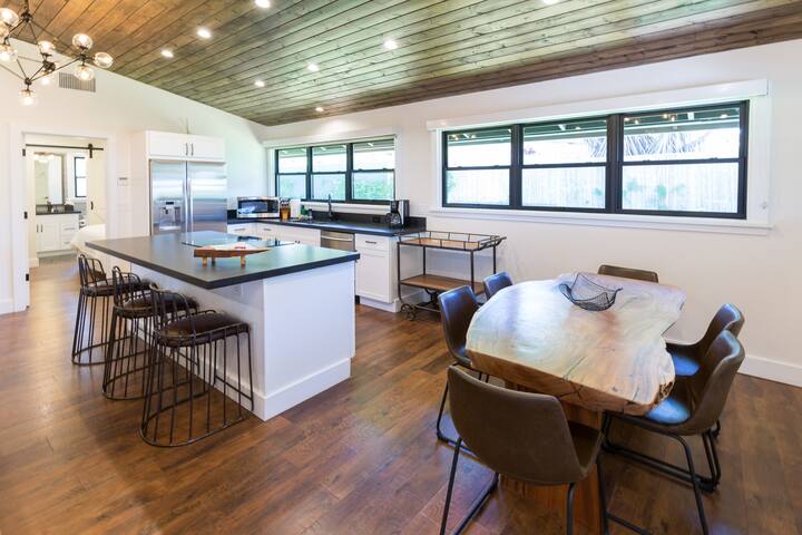 Kihei Beach House: Indoor-Outdoor Paradise!