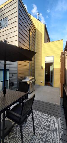 Contemporary Downtown Townhome gallery image 4