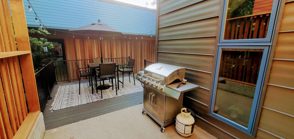 Contemporary Downtown Townhome gallery image 5