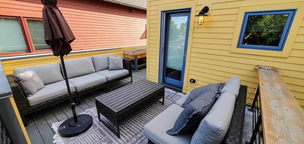 Contemporary Downtown Townhome gallery image 3