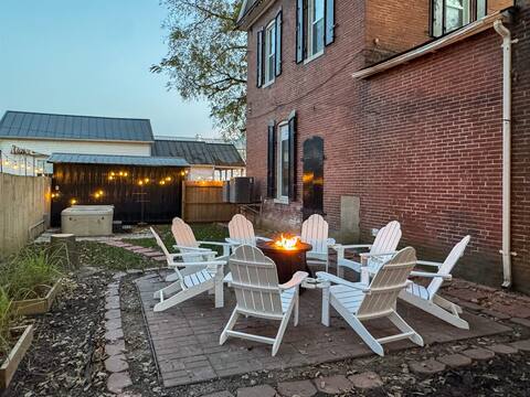 Bank Haus - USA Today Travel - Hot Tub, Fenced Yar