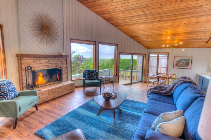 Close To Ocean!  Hot Tub! Dogs Ok! ~Seawoods Dream - Waldport, OR