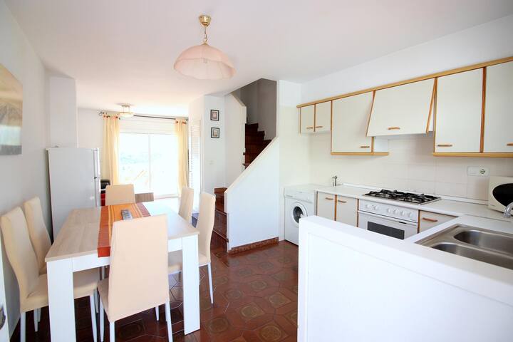 coronas – house in residential with pool. gallery image 4