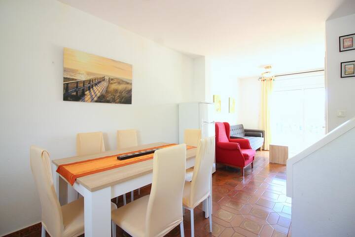 coronas – house in residential with pool. gallery image 3