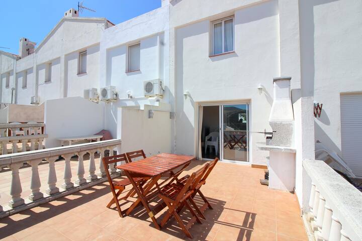 coronas – house in residential with pool. gallery image 2