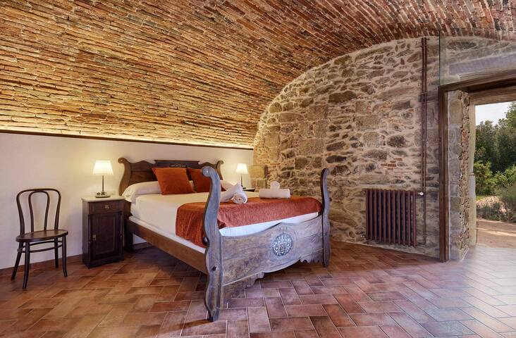 Masia Torre Lloreta S. Xiii – Casa Puig Cargol gallery image 4