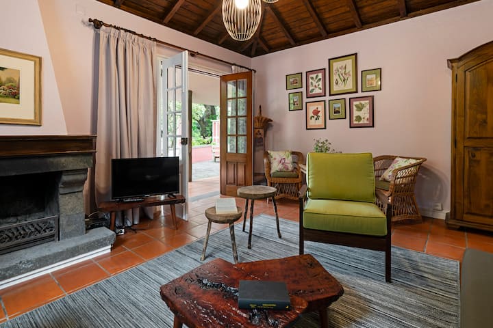 Casa do Lanço - Tinta Negra by an island apart
