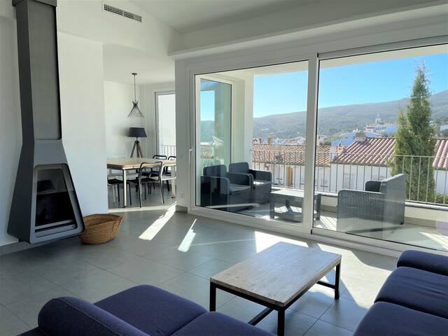 heretat – house with garage 5 minutes away from th