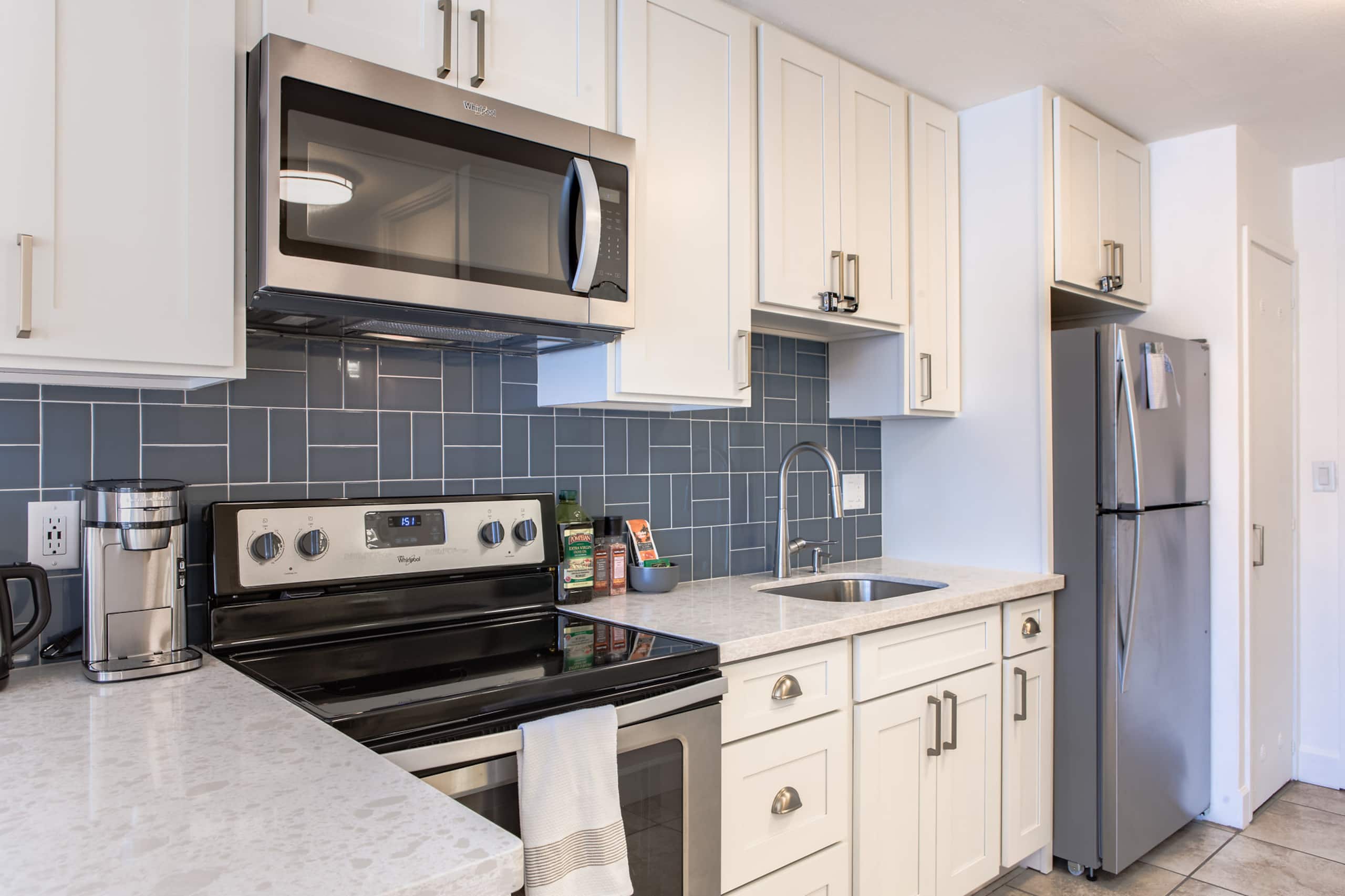 Condo in Honolulu · ★4.8 · Studio · 1 bed · 1 bath - Image 2
