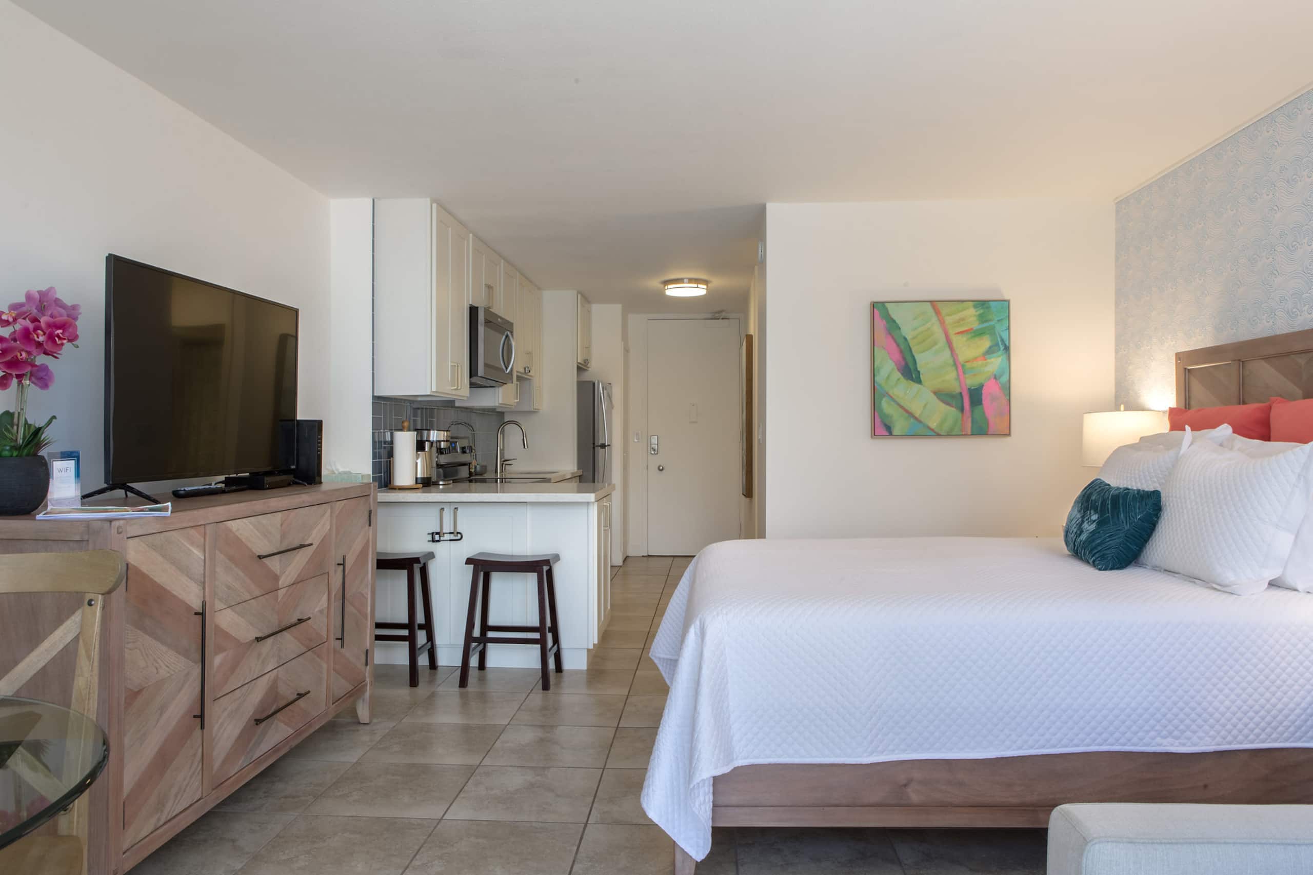 Condo in Honolulu · ★4.8 · Studio · 1 bed · 1 bath - Image 10