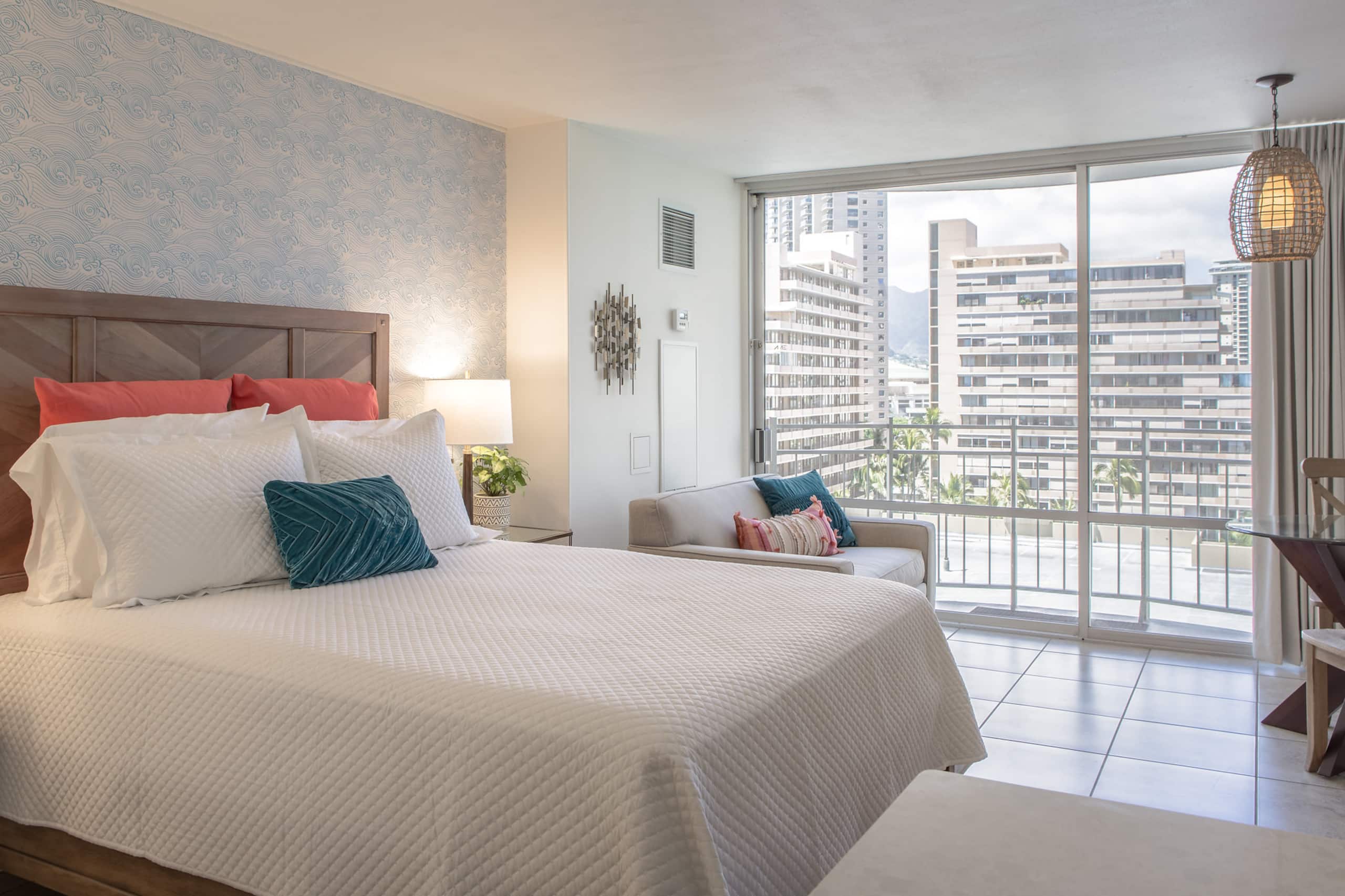 Condo in Honolulu · ★4.8 · Studio · 1 bed · 1 bath - Image 6