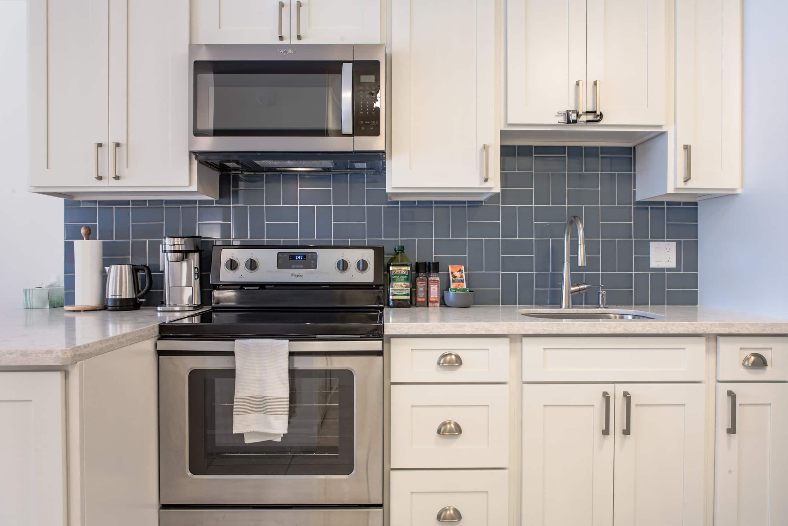 Condo in Honolulu · ★4.8 · Studio · 1 bed · 1 bath - Image 1