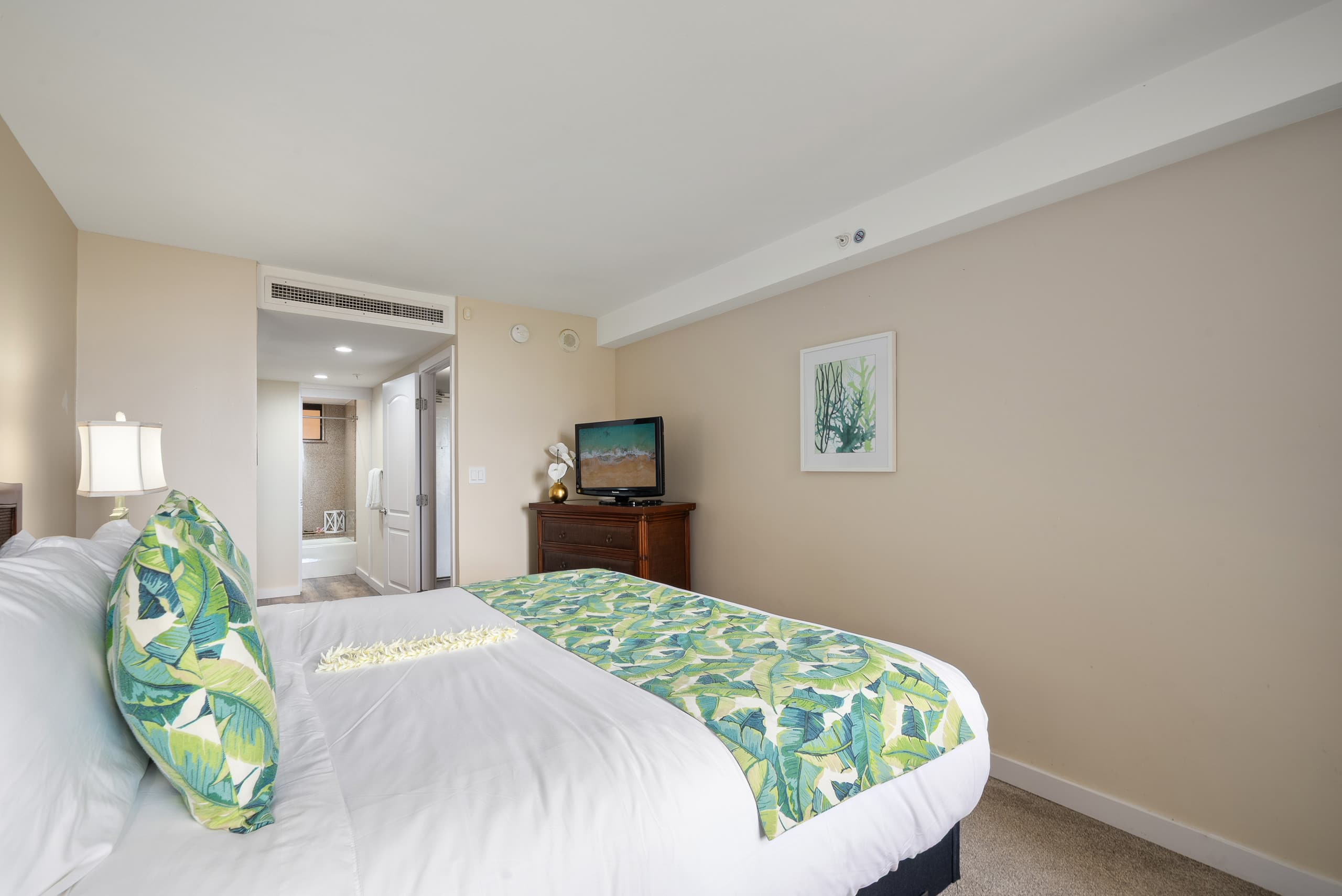 Condo in Lahaina · ★4.8 · 2 bedrooms · 4 beds · 2 baths - Image 11