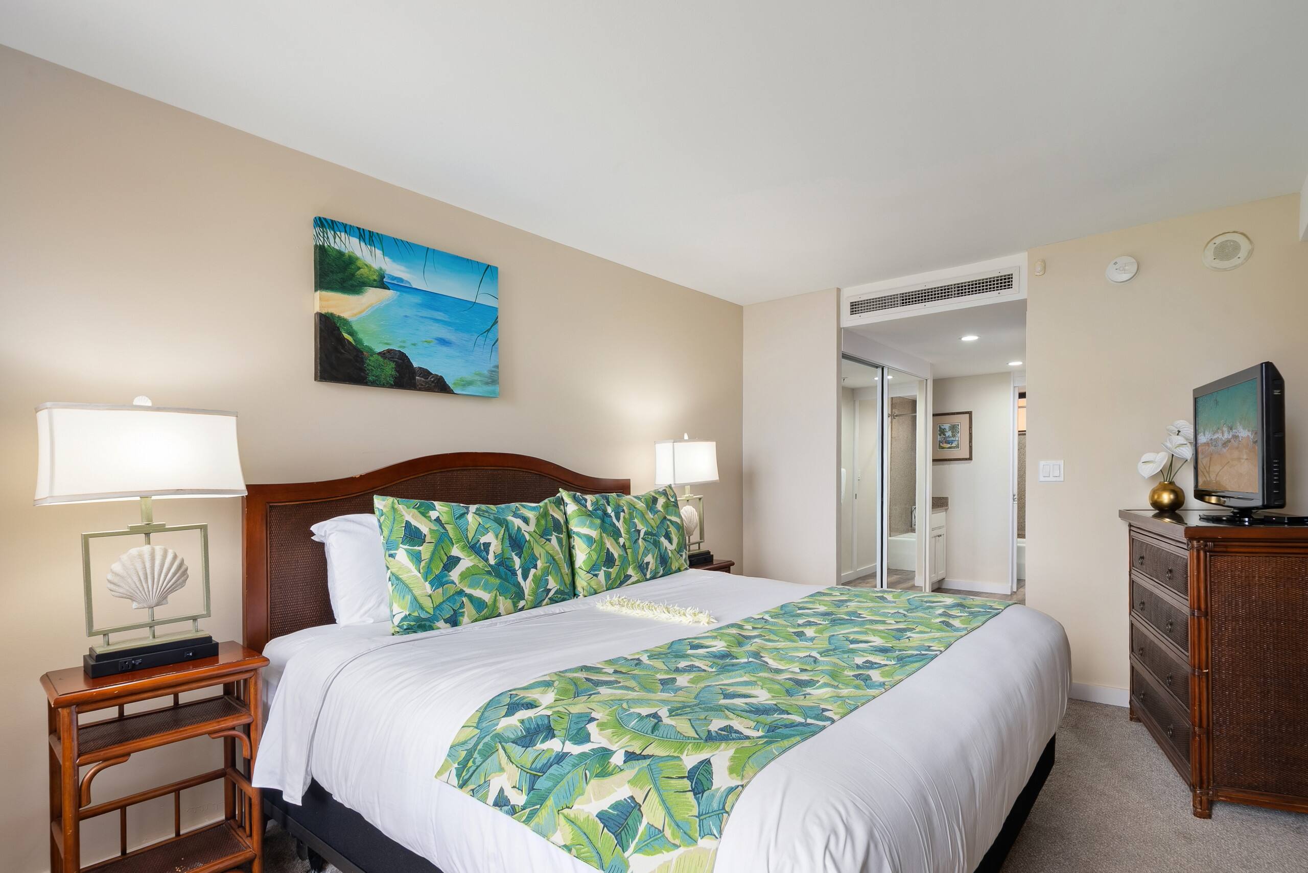 Condo in Lahaina · ★4.8 · 2 bedrooms · 4 beds · 2 baths - Image 13