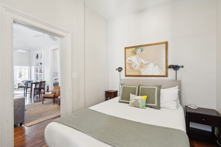 חדר שינה עם קווין