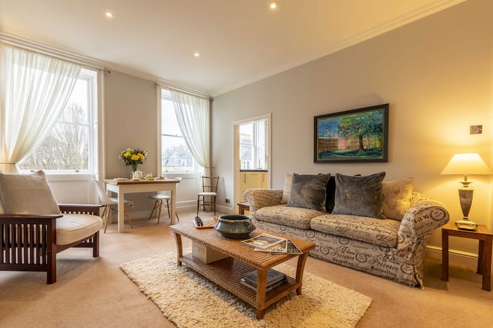 Catharines | 5 star one bedroom Georgian property
