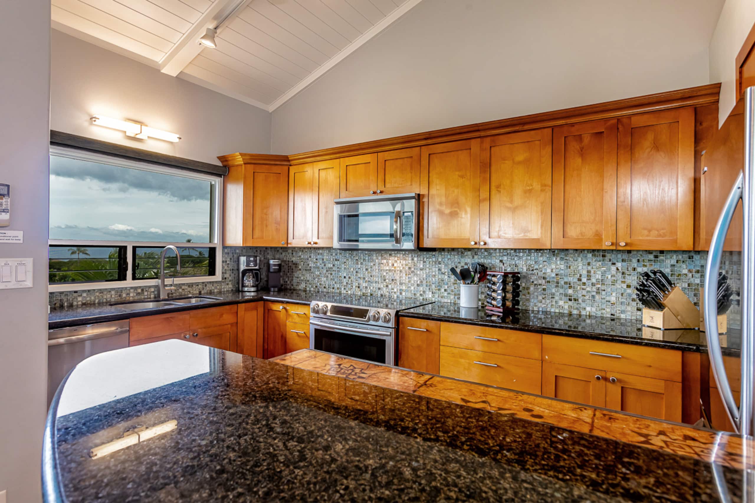 Condo in Kihei · ★4.91 · 1 bedroom · 2 beds · 2 baths - Image 18