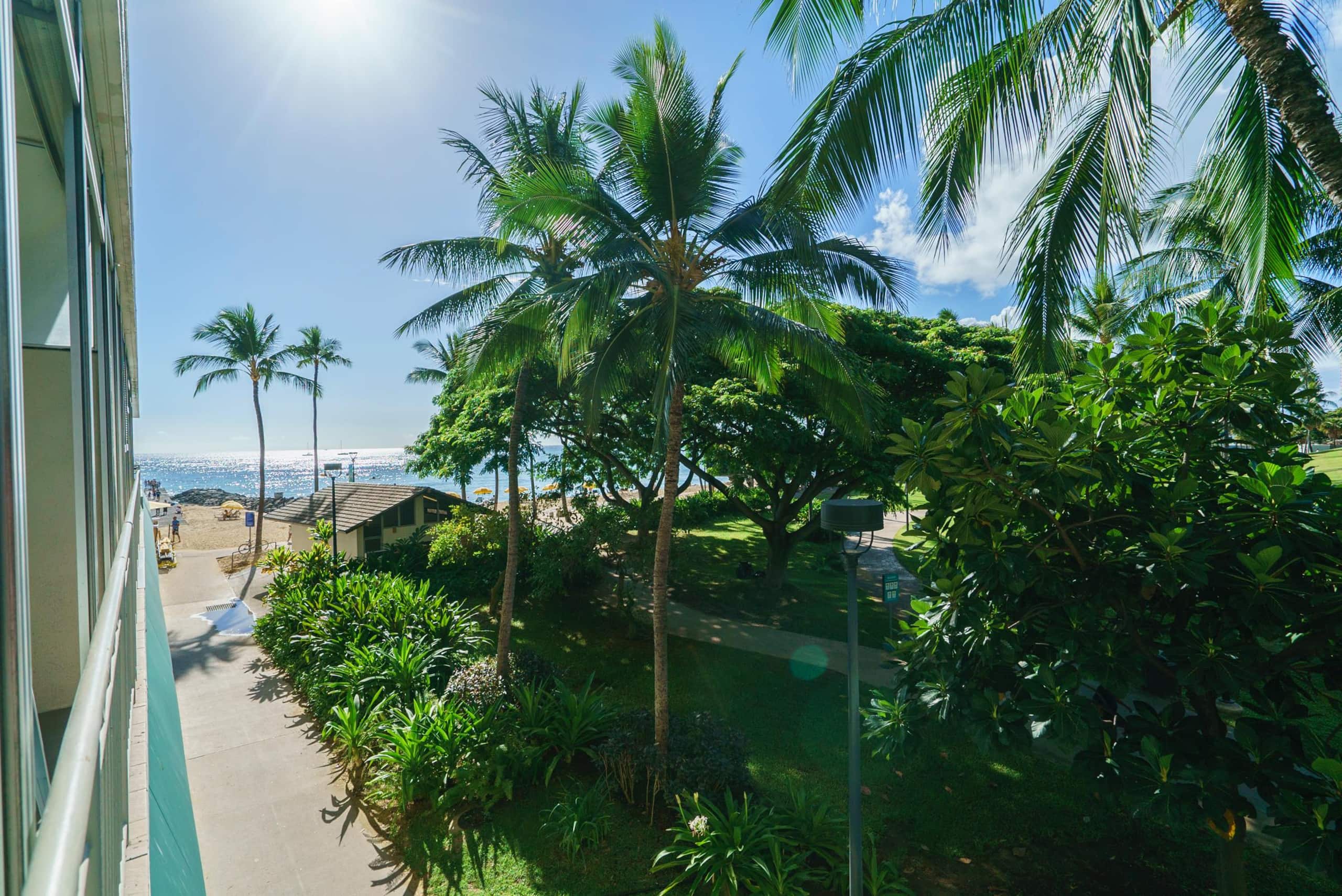 Condo in Honolulu · ★4.5 · 1 bedroom · 2 beds · 1 shared bath - Image 19