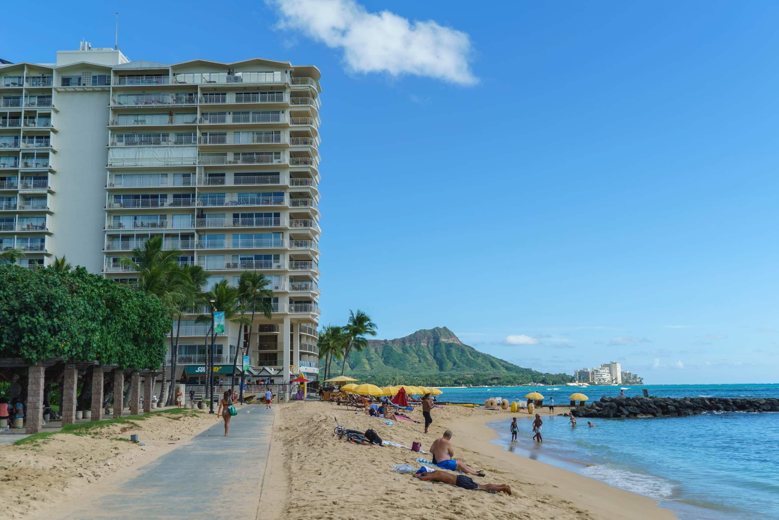 Condo in Honolulu · ★4.5 · 1 bedroom · 2 beds · 1 shared bath - Image 16